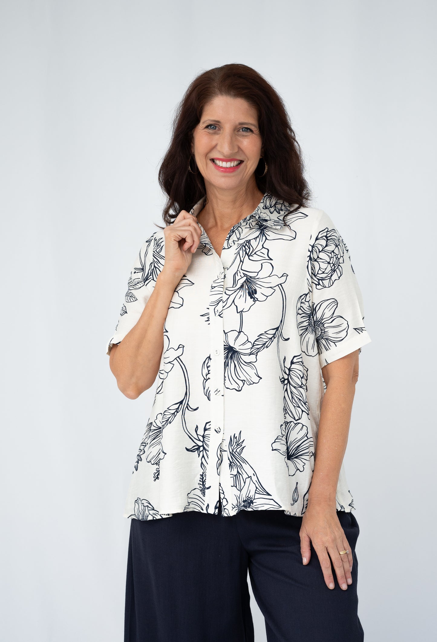 WILLOW TREE WHITES FLORAL BLOUSE