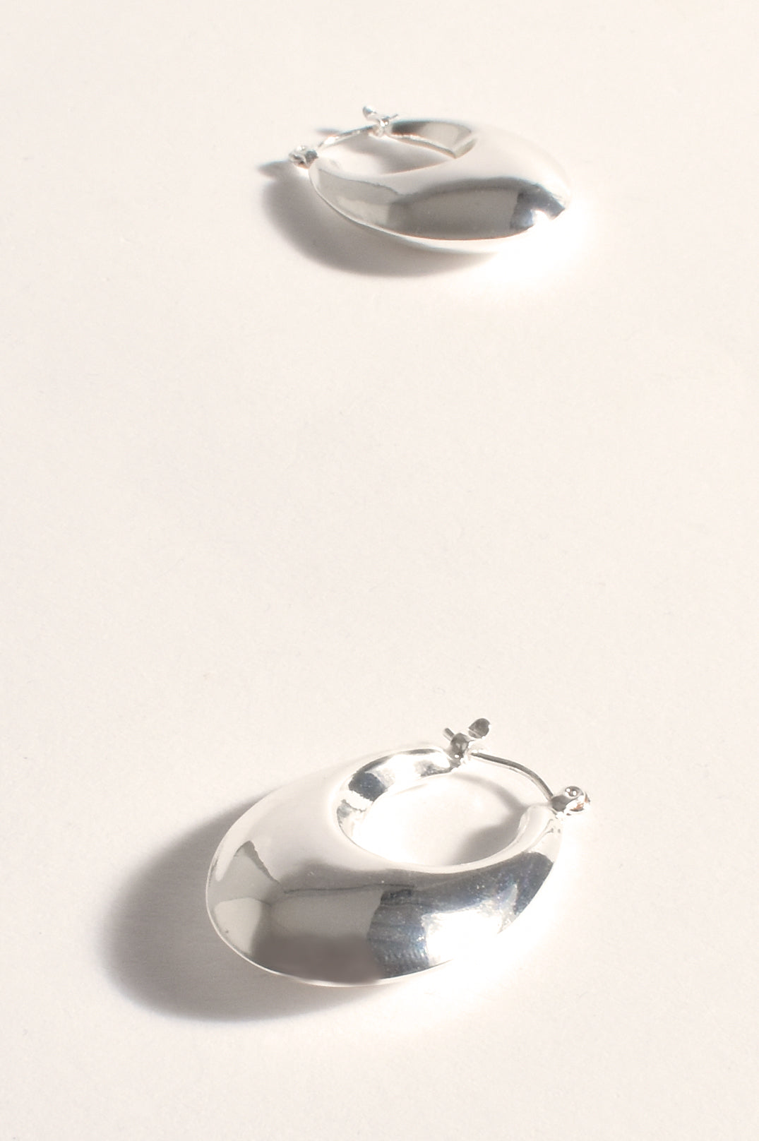 AED-3738SILV OVAL HOOPS