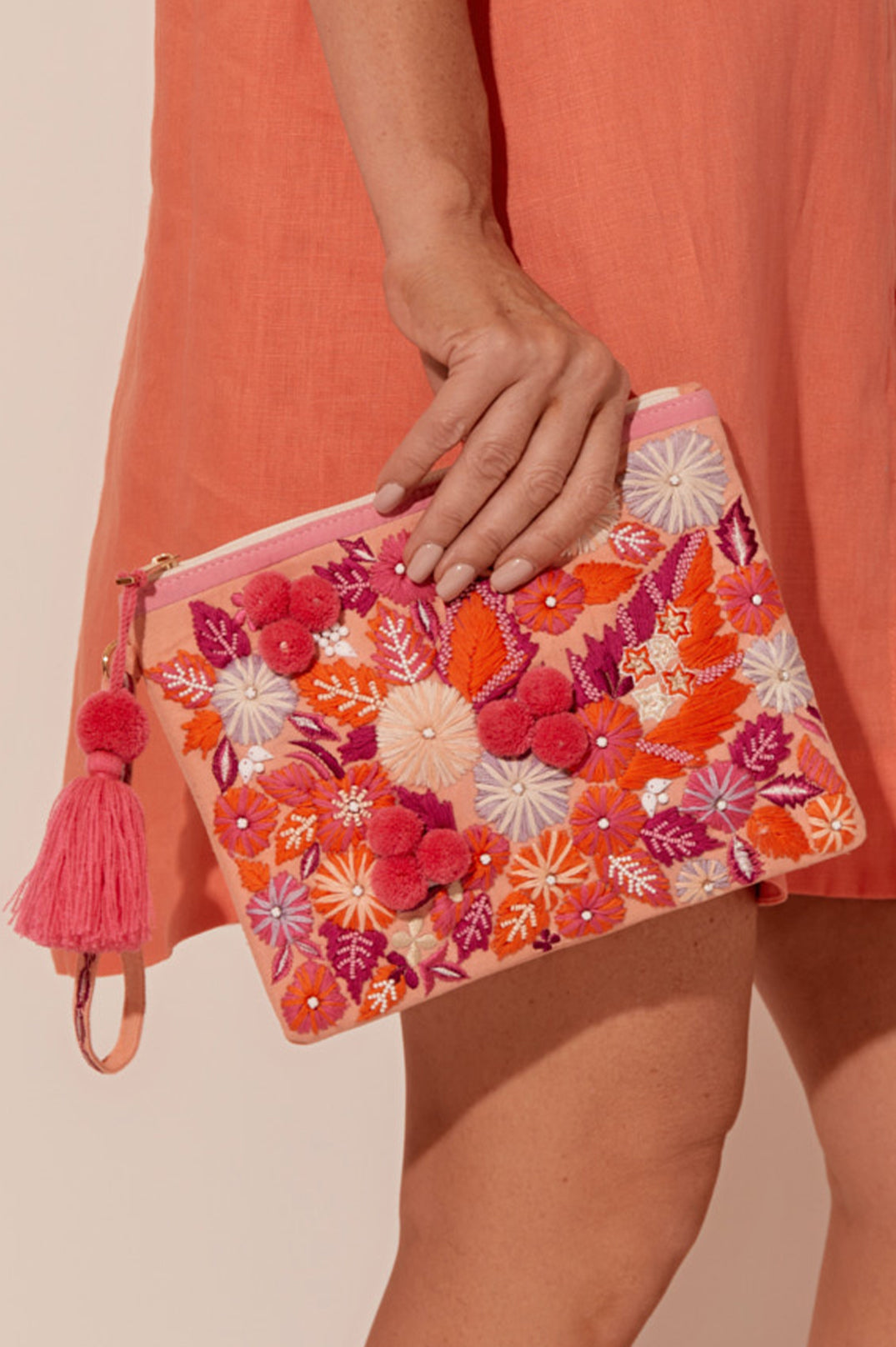 AVA-2648HPINMULT FLORAL CLUTCH
