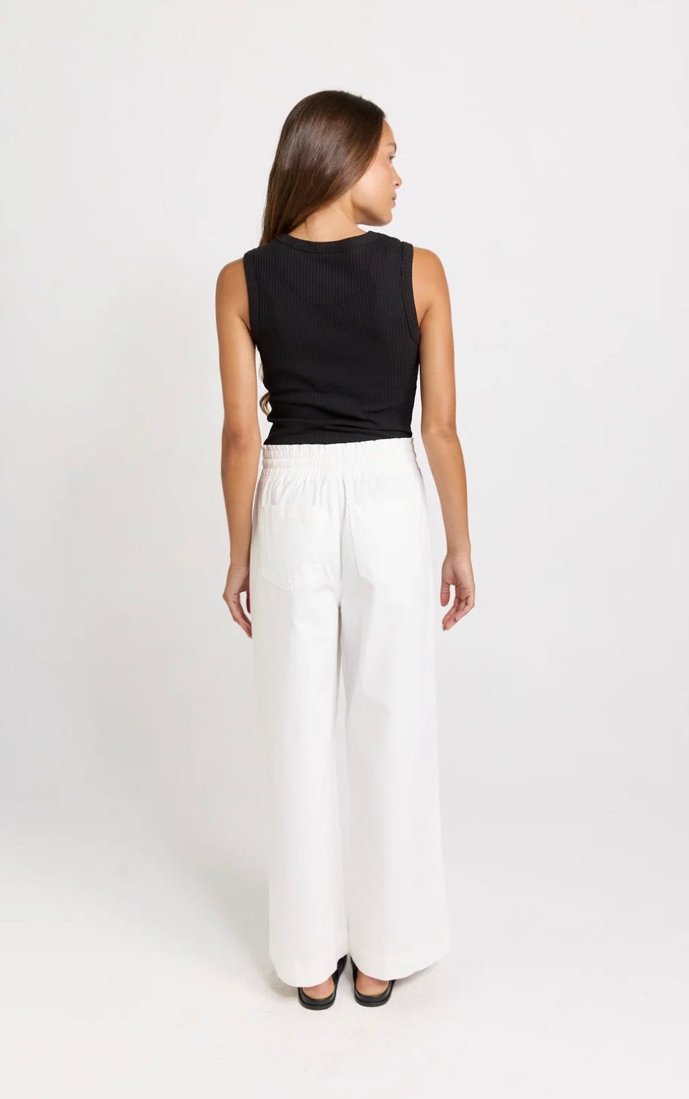 BETTY BASICS SAFFRA RELAX LEG JEAN WHITE