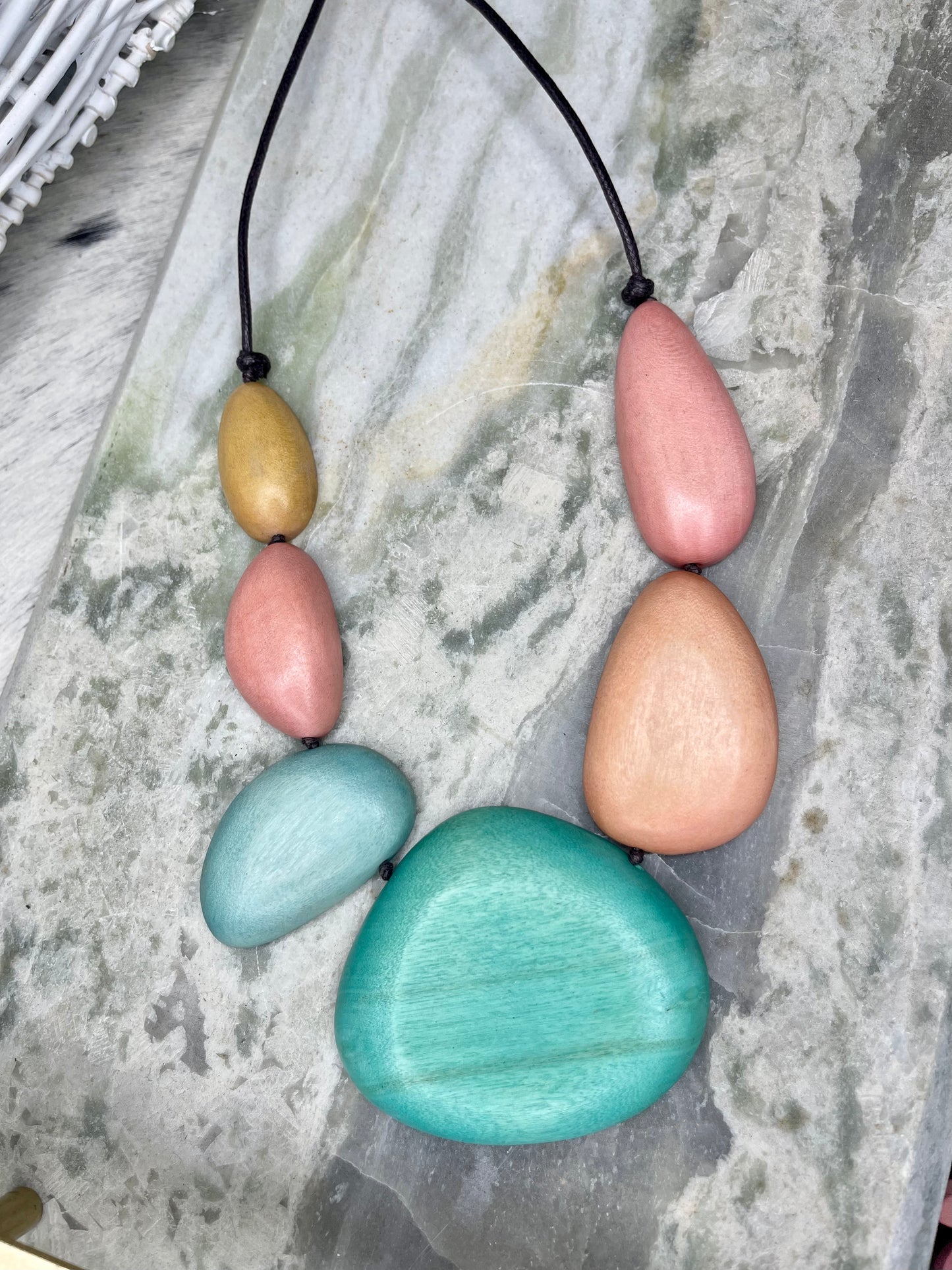 N6-6223CDEH1 WOODEN NECKLACE