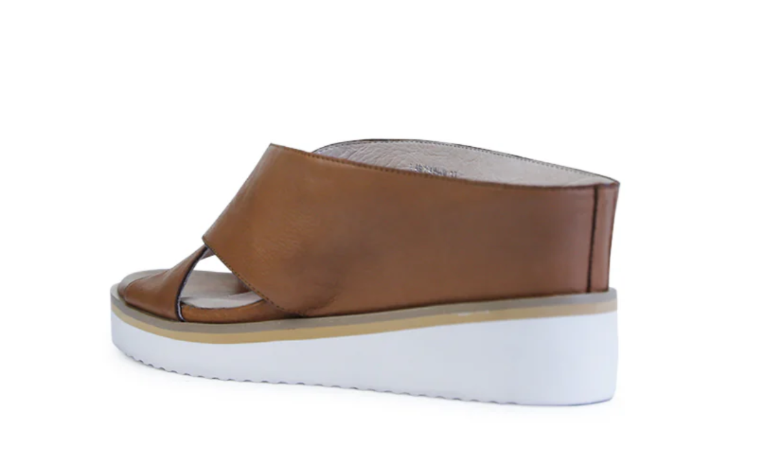 VALERIA GROSSI LAMISON TAN