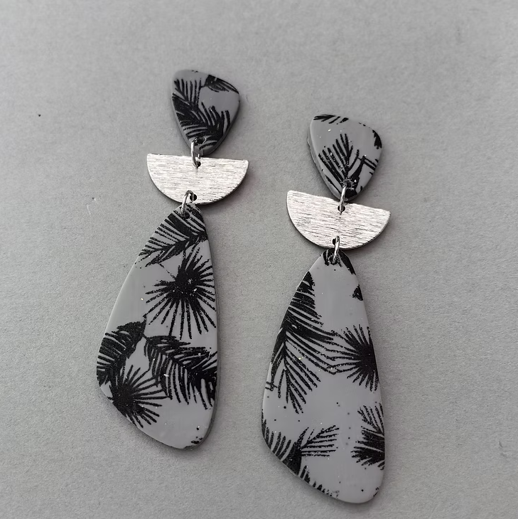 E01850 CLAY EARRINGS FLORAL