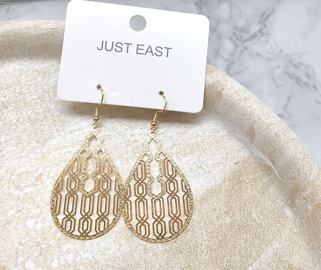 E01953 GOLD DANGLE EARRINGS