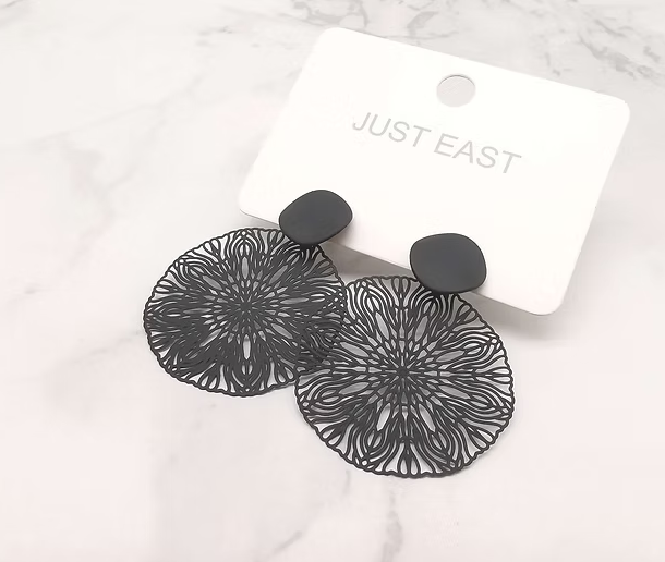 E01302 JE FLORAL EARRINGS BLK