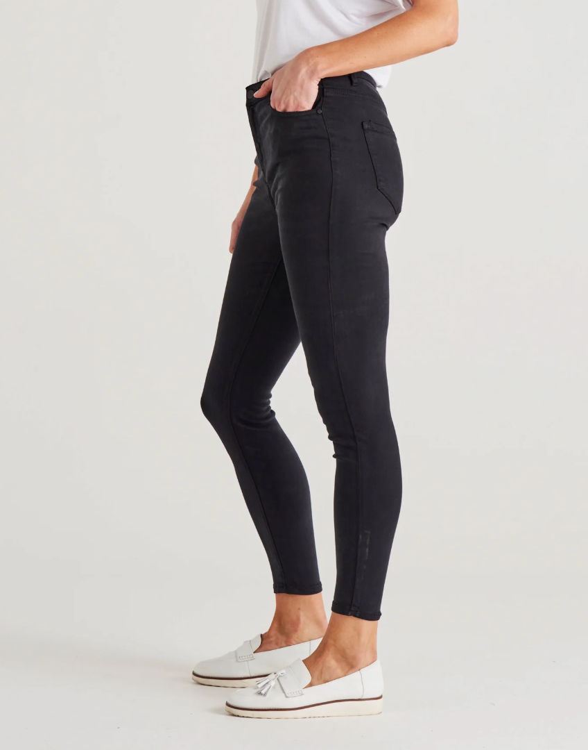 BETTY BASICS ESSENTIAL JEAN BLK