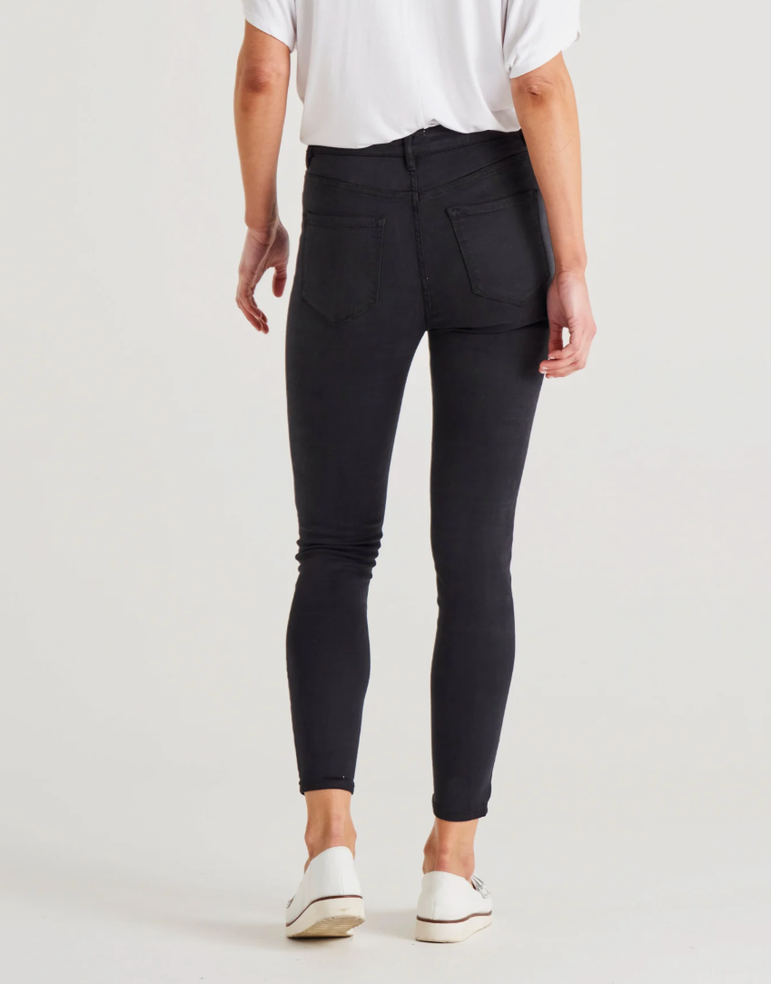 BETTY BASICS ESSENTIAL JEAN BLK