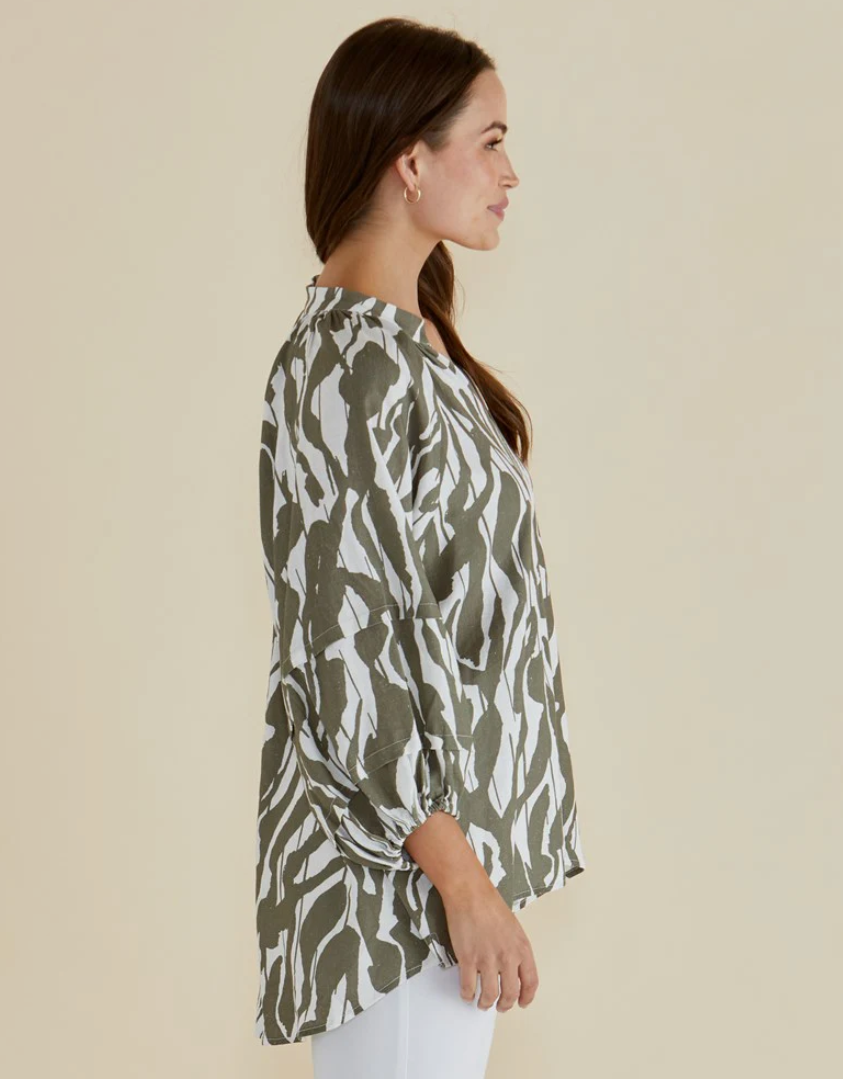 BETTY BASICS GRAZIA BLOUSE OLIVE