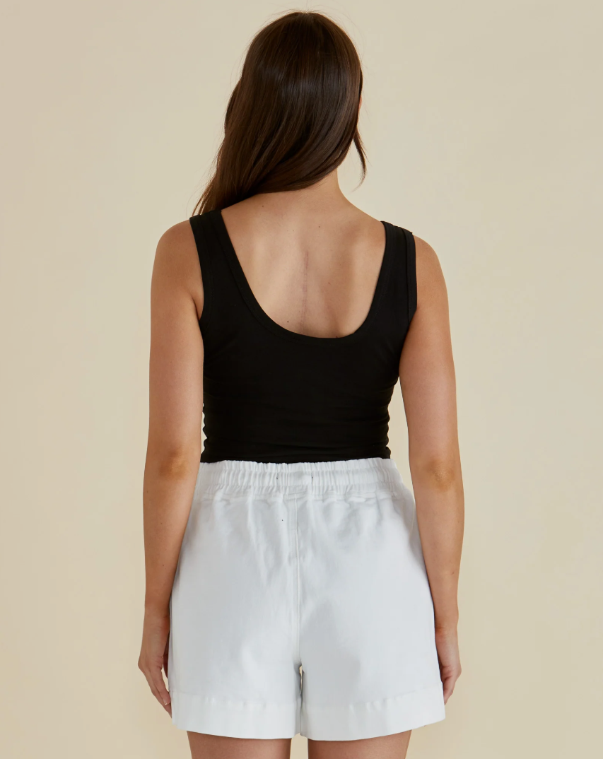 BETTY BASICS EMMA SCOOP TANK BLACK