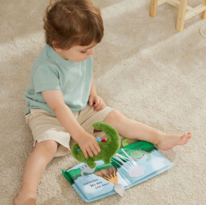 DINOSAURS ACTIVITY BOOK & TOY SET
