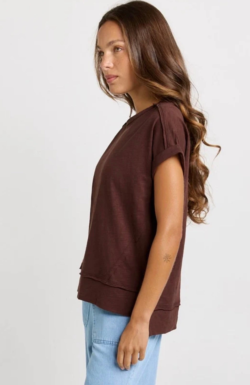 BETTY BASICS SHIRLEY TEE CHOCOLATE