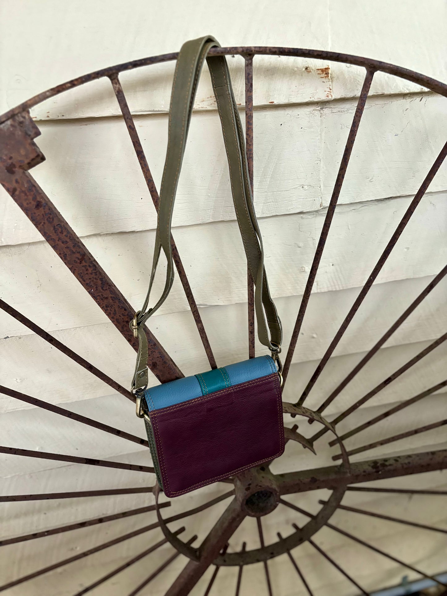 COLOURFUL RANGE VIONA