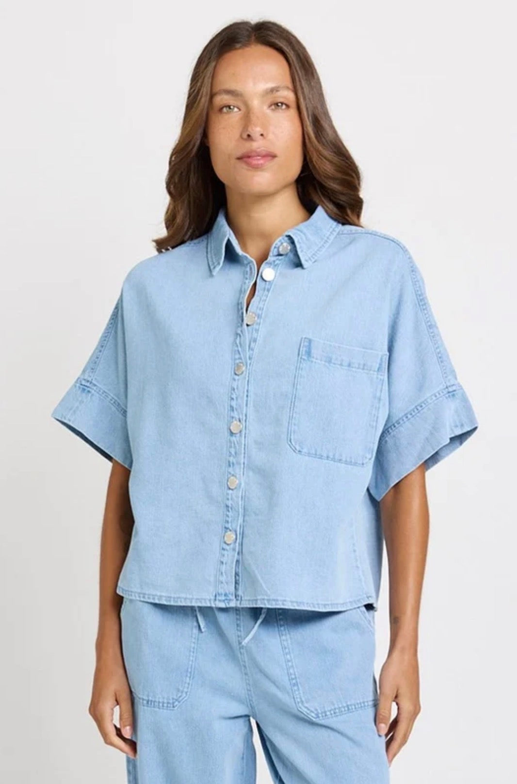 BETTY BASICS DAWN DENIM SHIRT MEDIUM WASH