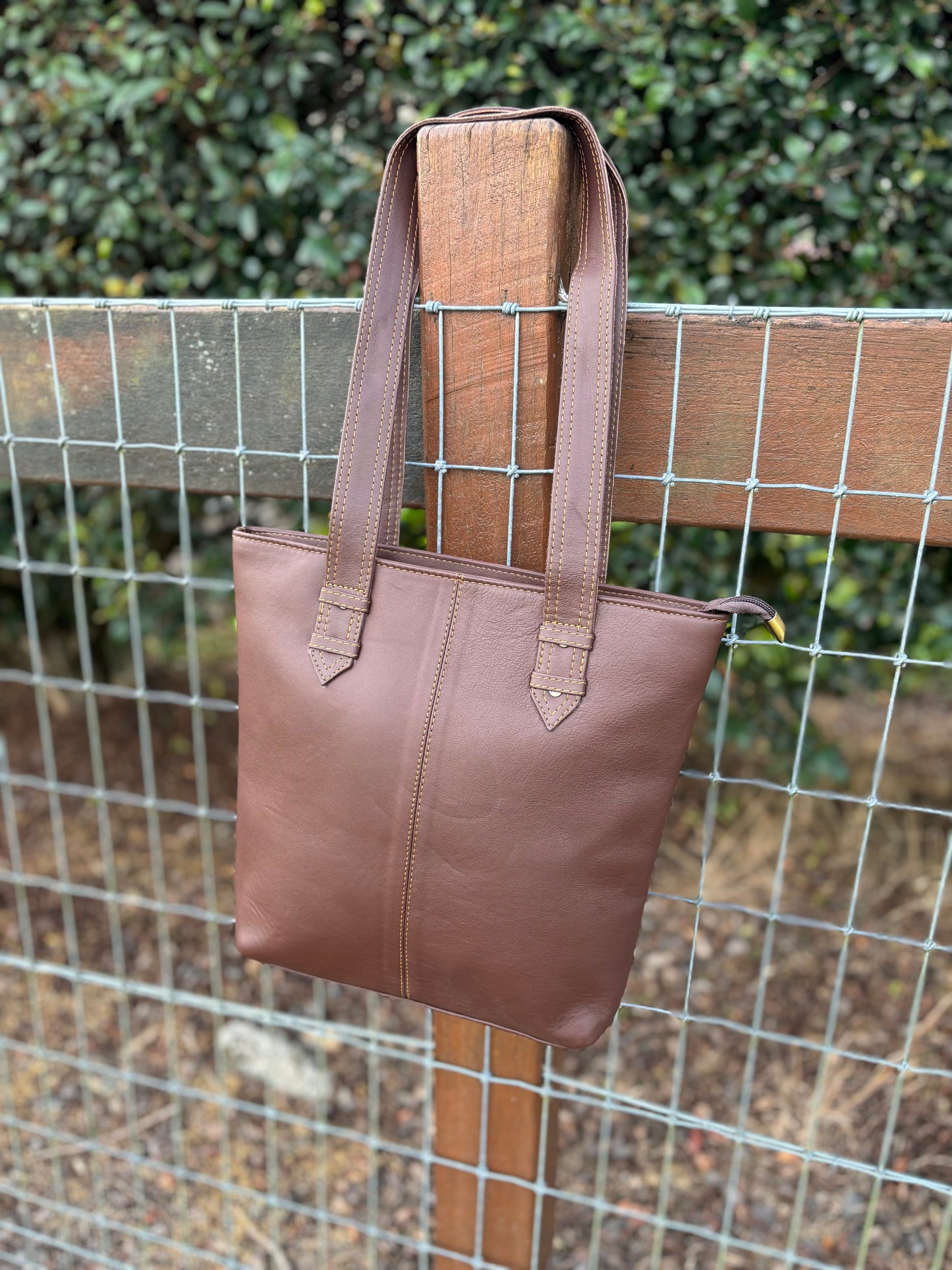 PERRA RANGE LEATHER TOTE HANDBAG