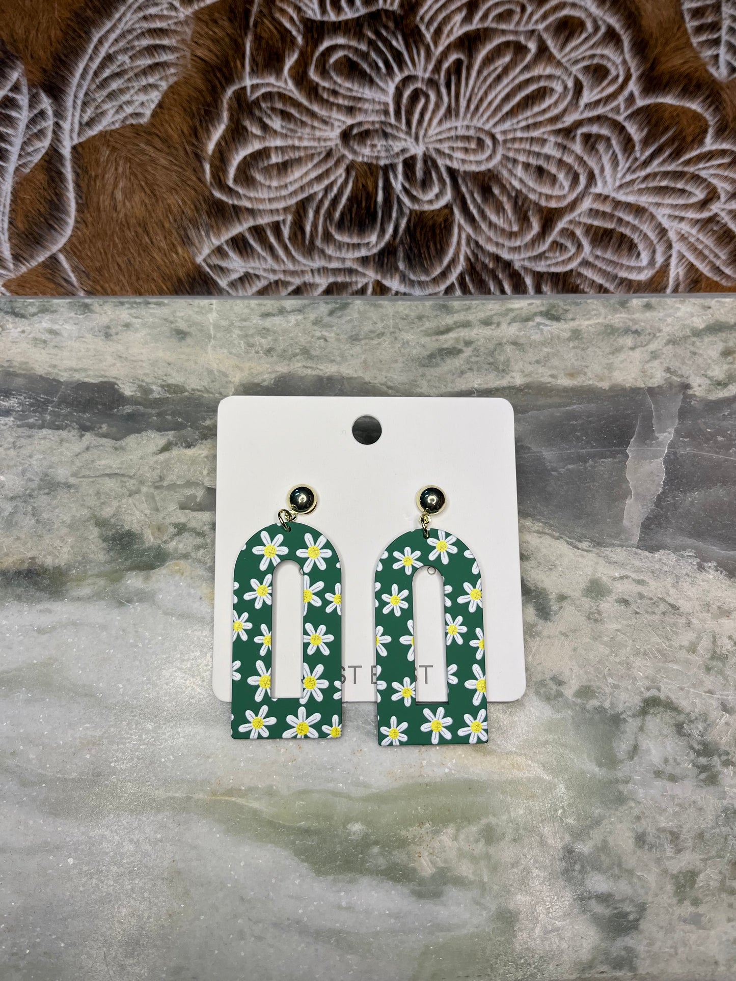 E01789 GREEN DAISY EARRINGS