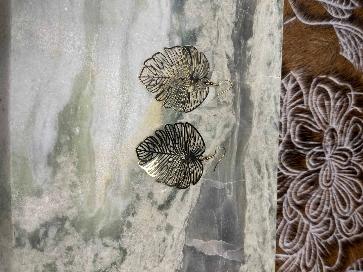 E01759 GOLD LEAF EARRINGS