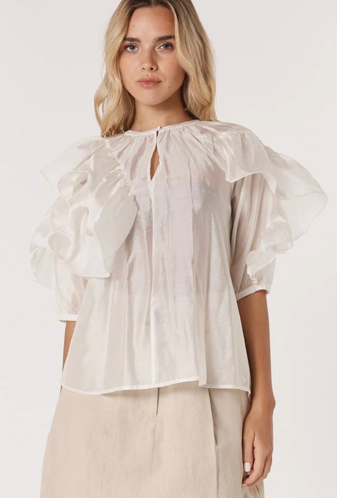 FATE & BECKER CELESTE RUFFLED BLOUSE IVORY – WILDE' N PRETTY