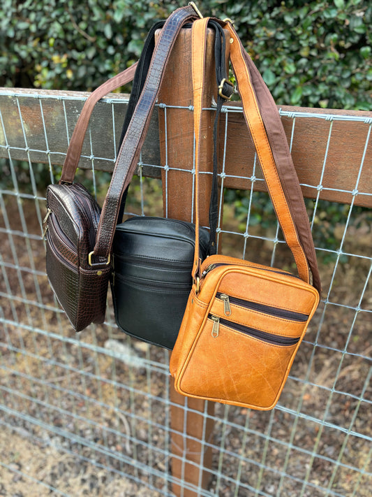 PERRA LEATHER DISCOVER CROSSBODY