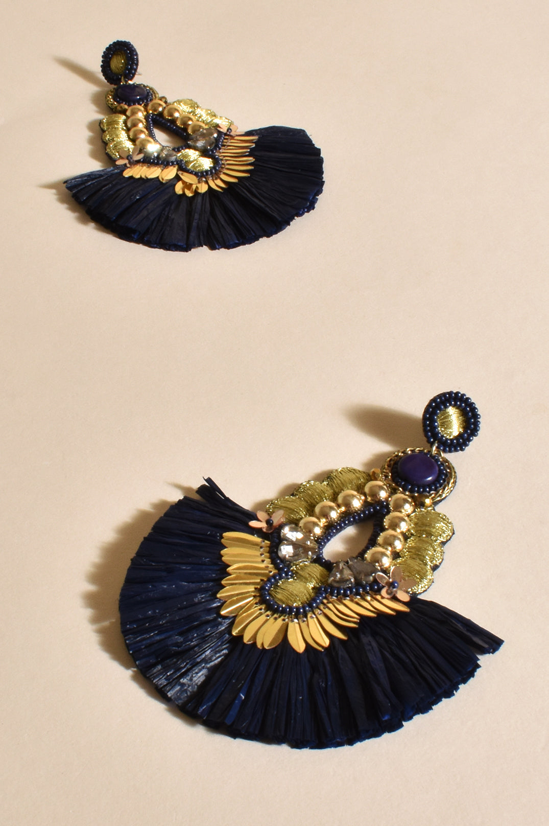 AEA-3218NAVY STATEMENT EARRING