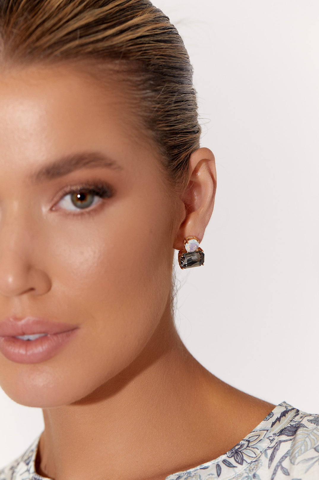 AED-3891OPAL ADORNE EARRINGS