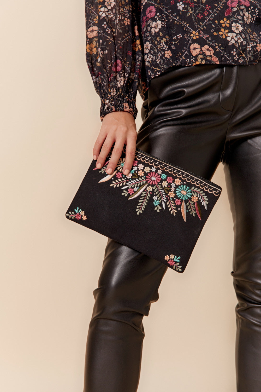 AVA-2601BLAC PURA CLUTCH
