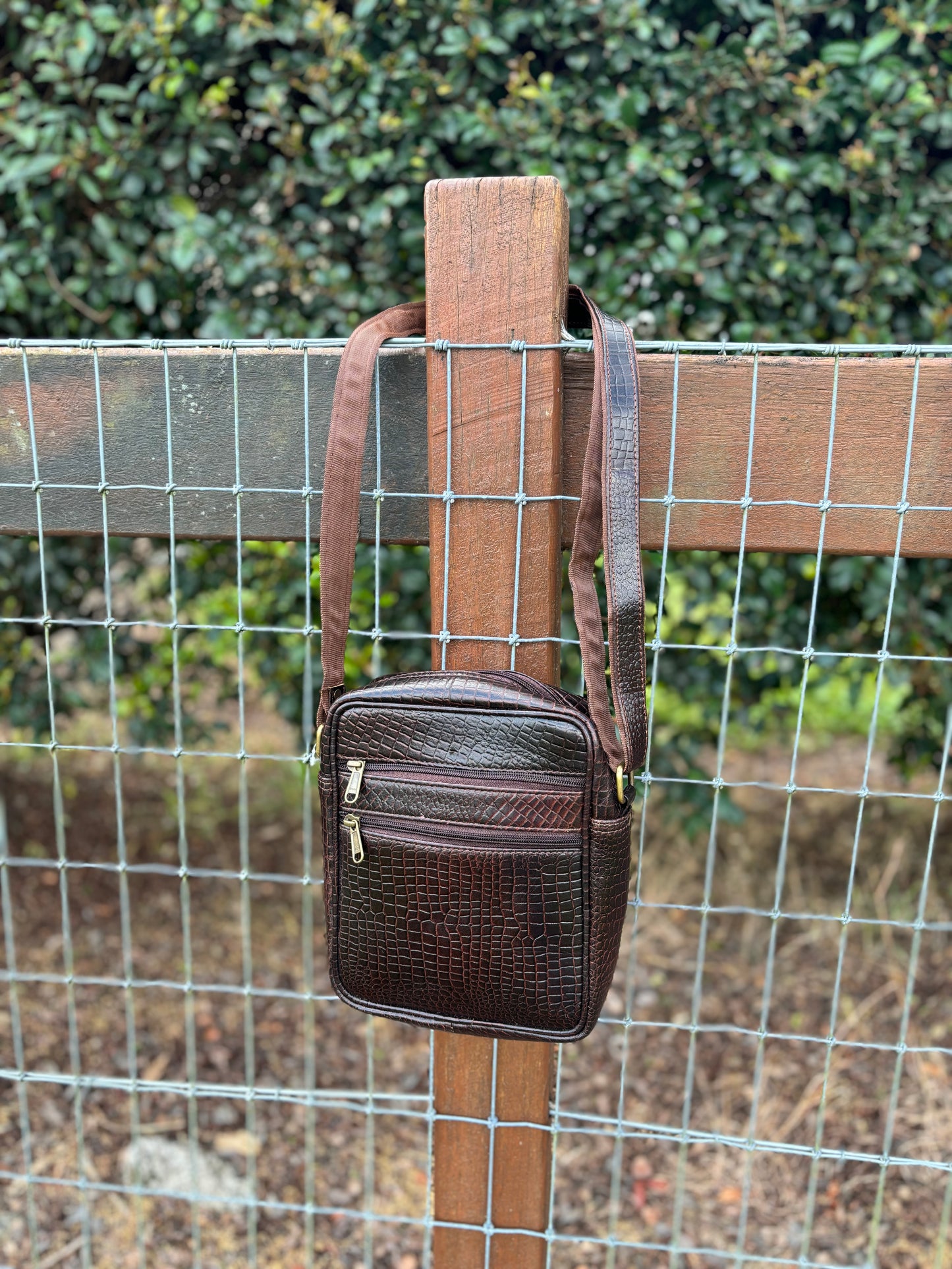 PERRA LEATHER DISCOVER CROSSBODY