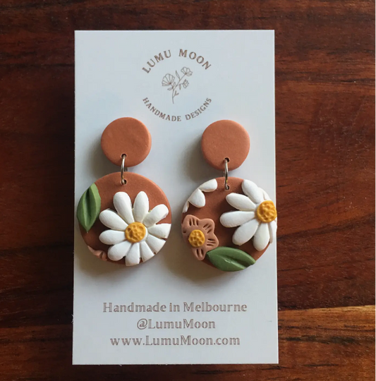 EARTHY FLORAL SHORT DANGLES