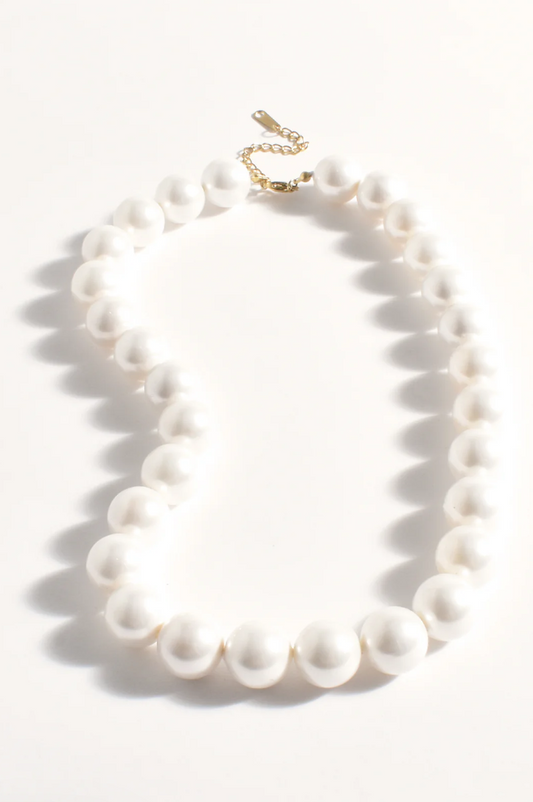 CHUNKY FAUX PEARL NECKLACE