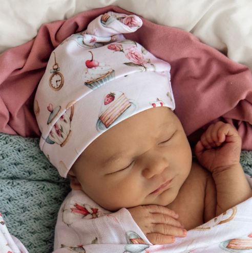 SNUGGLE HUNNY ALICE'S TEA PARTY KNOTTED BEANIE