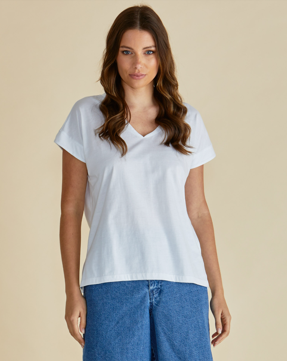 BETTY BASICS TRACY V NECK TEE WHITE