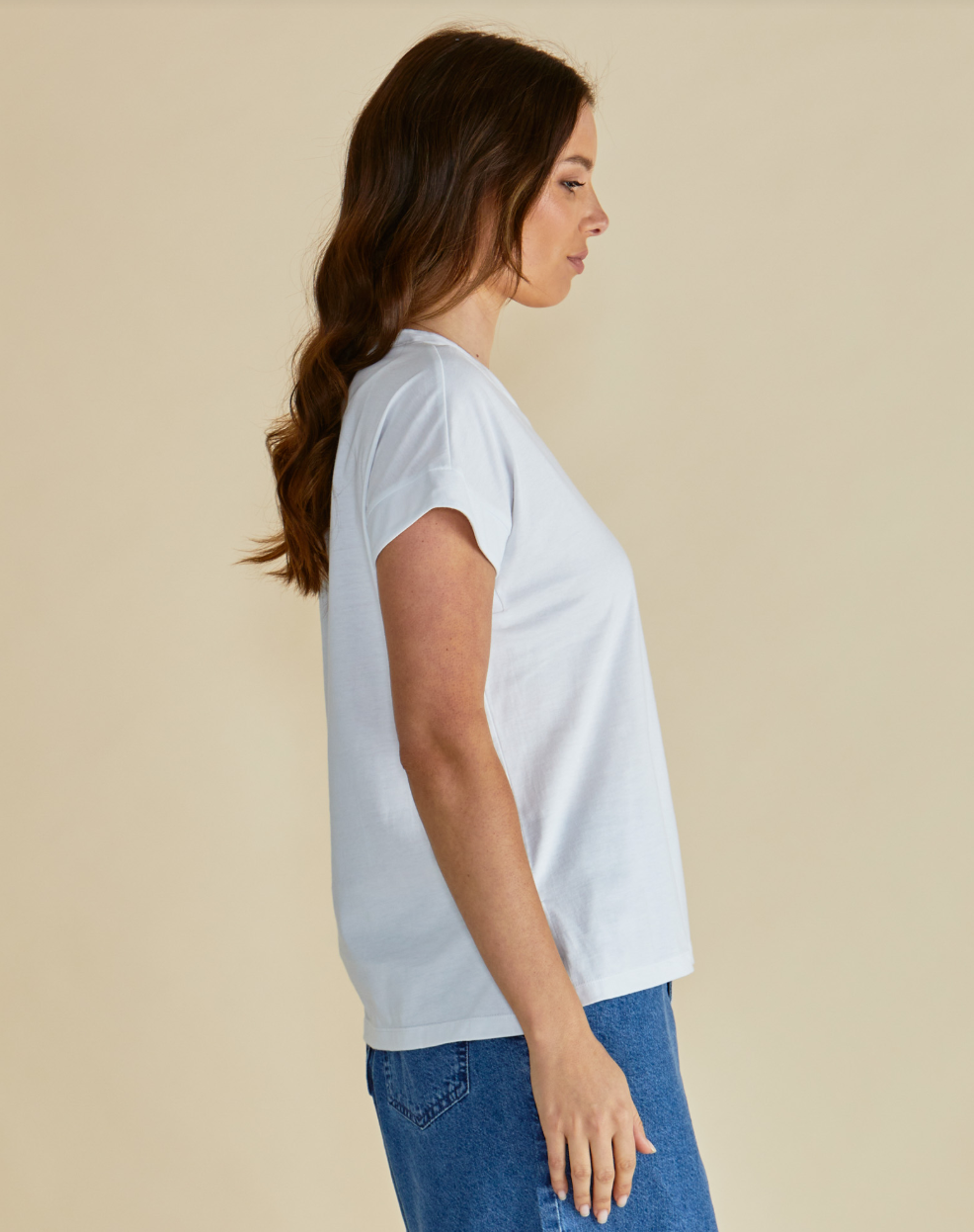 BETTY BASICS TRACY V NECK TEE WHITE