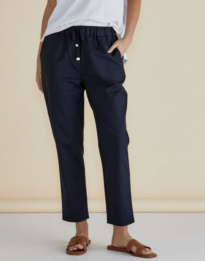 BETTY BASICS KENZIE JOGGER NAVY