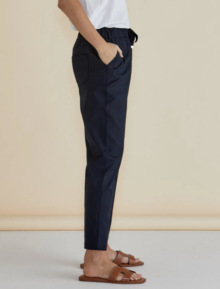 BETTY BASICS KENZIE JOGGER NAVY
