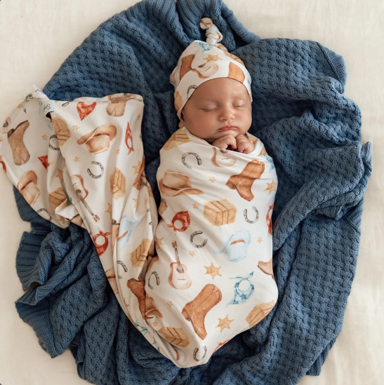 SNUGGLE HUNNY COWBOYS JERSEY WRAP & BEANIE SET