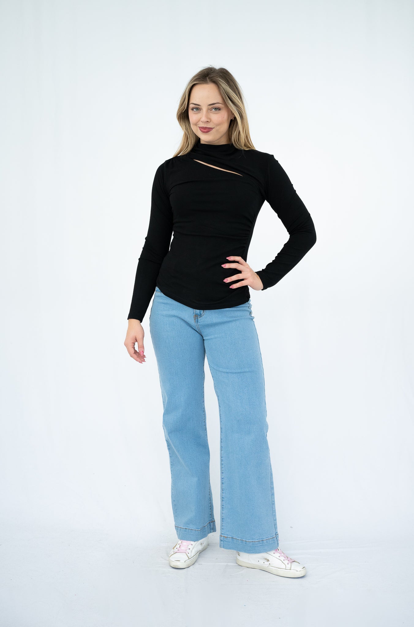 SURI CUT OUT LS TOP BLACK