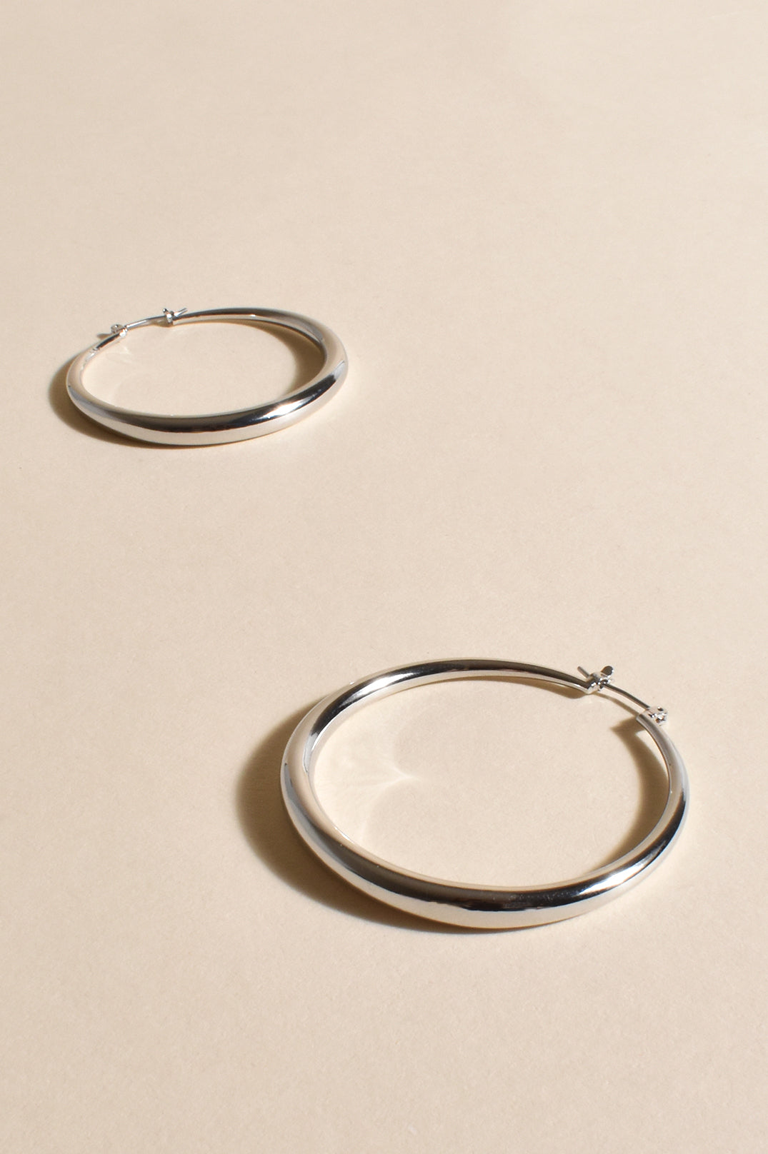 AED-1922 SILVER HOOPS