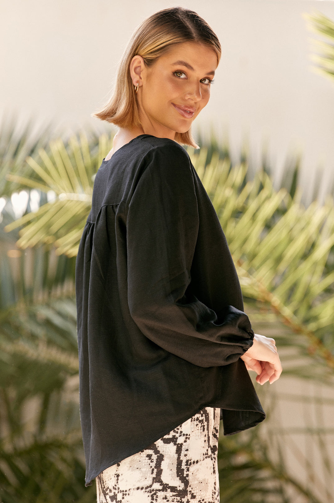 AJD0611B AVERY BLACK TOP
