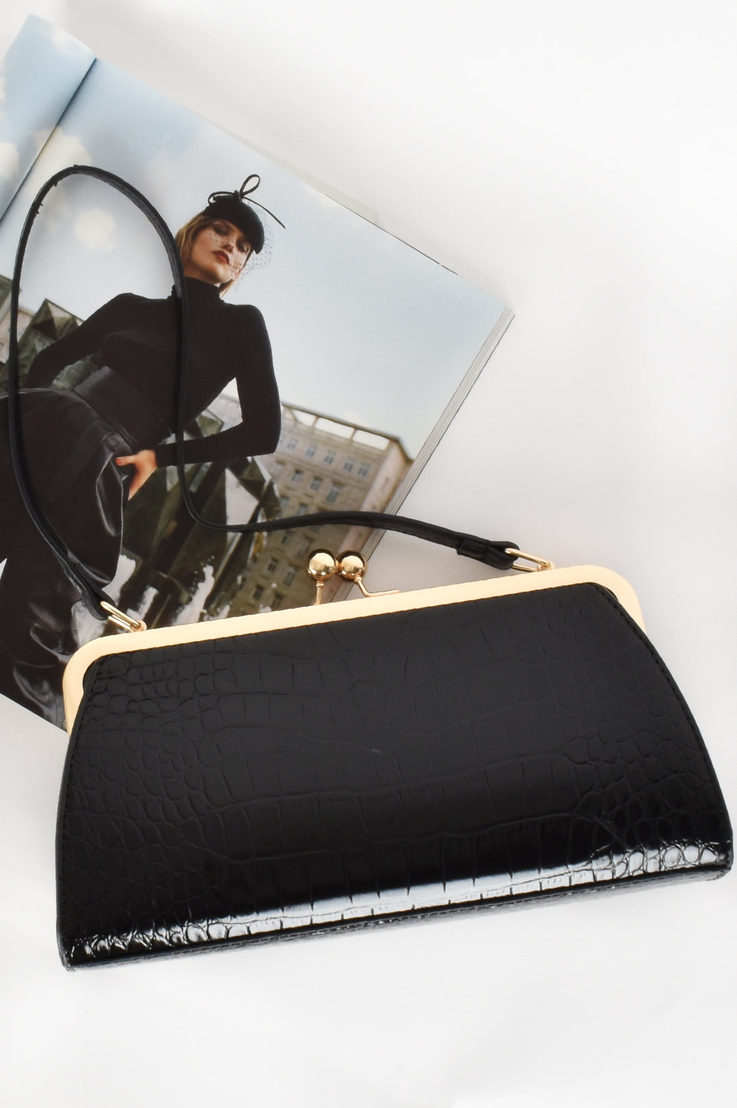 AXD-1472BLACGOLD FRAMED BOWLER